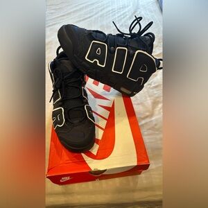 Nike Black Sneakers Retro-Inspired High-Top